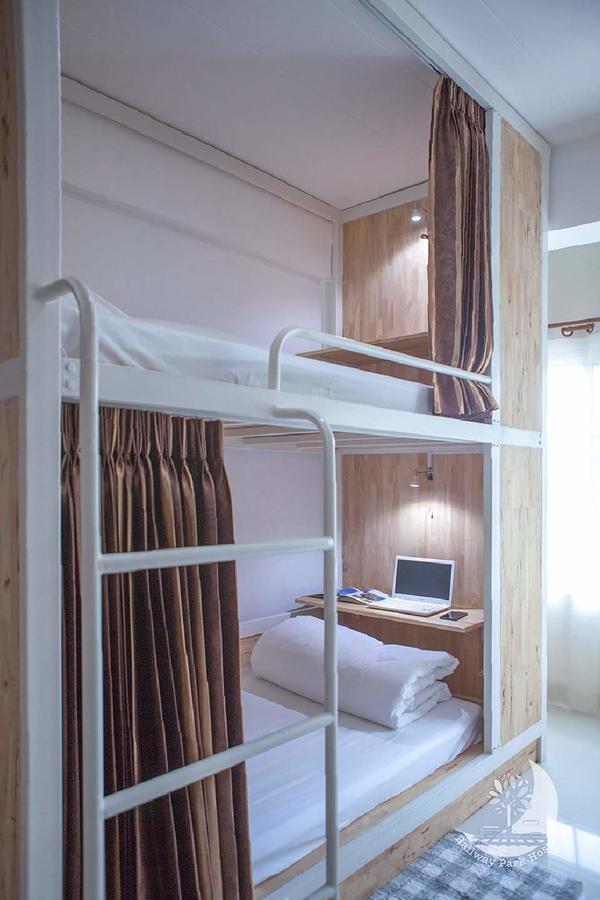 Railway Park Hostel Chiang Mai Zewnętrze zdjęcie